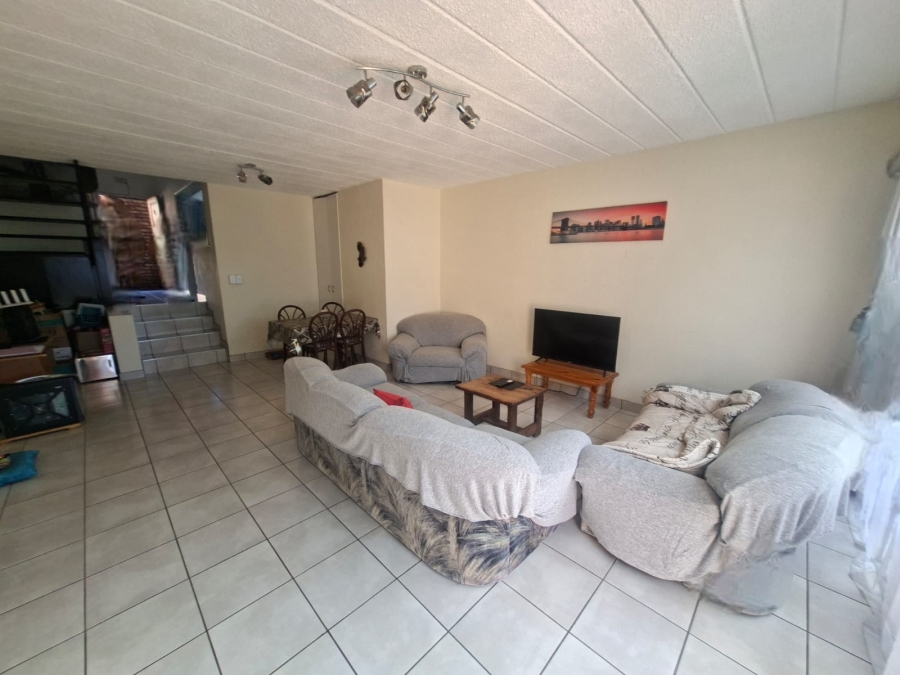 2 Bedroom Property for Sale in Wilro Park Gauteng