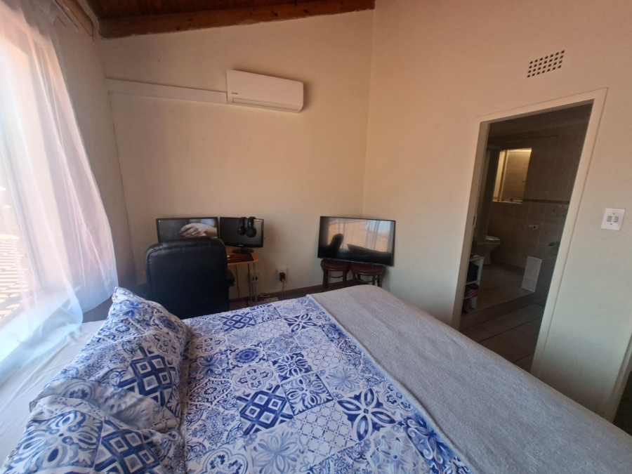 2 Bedroom Property for Sale in Wilro Park Gauteng