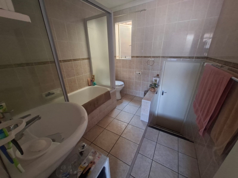 2 Bedroom Property for Sale in Wilro Park Gauteng