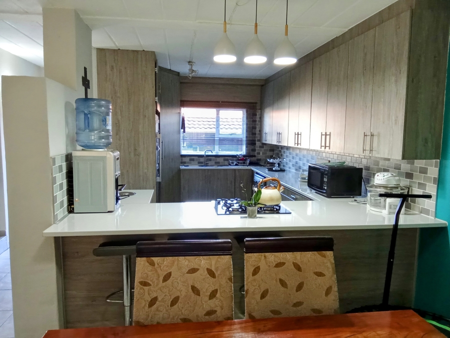 3 Bedroom Property for Sale in Wilro Park Gauteng