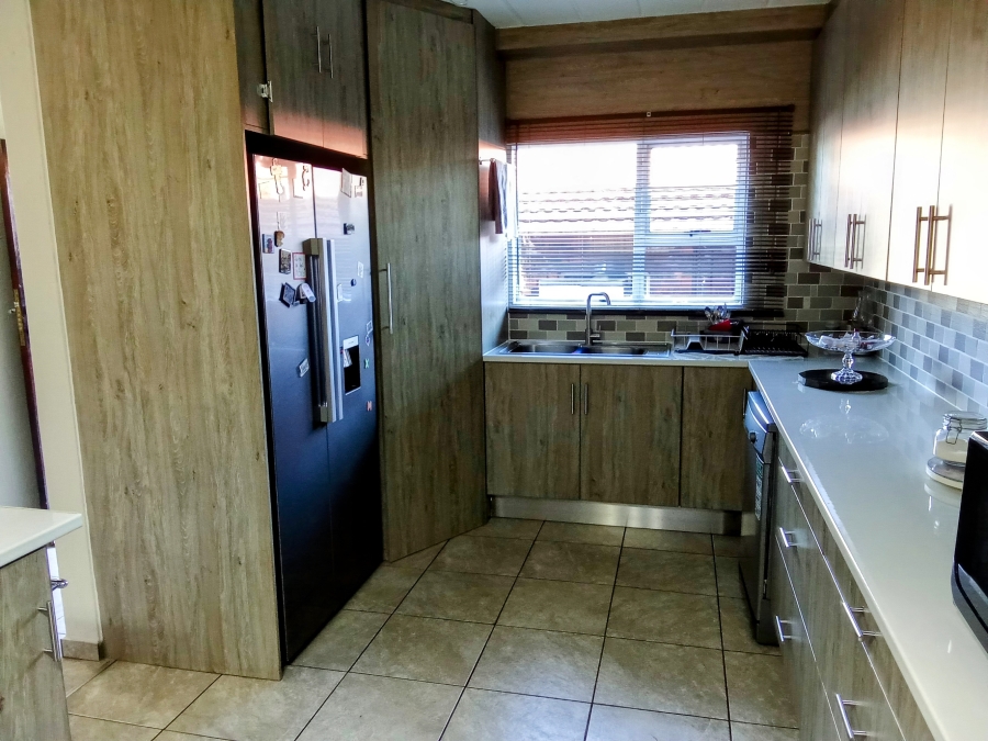 3 Bedroom Property for Sale in Wilro Park Gauteng