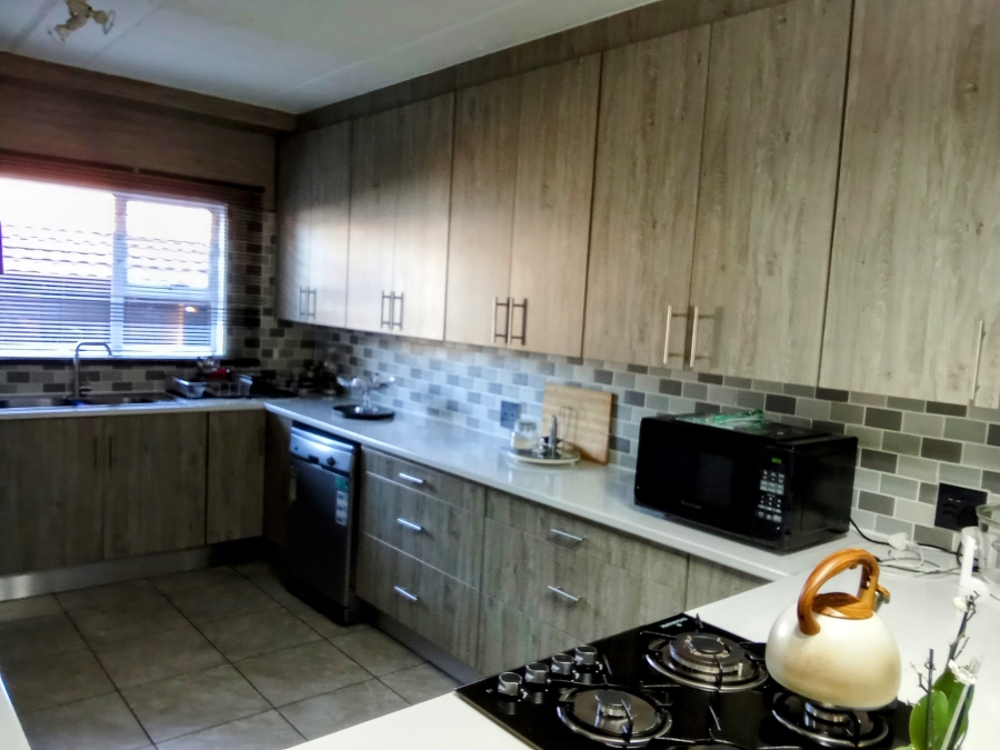3 Bedroom Property for Sale in Wilro Park Gauteng