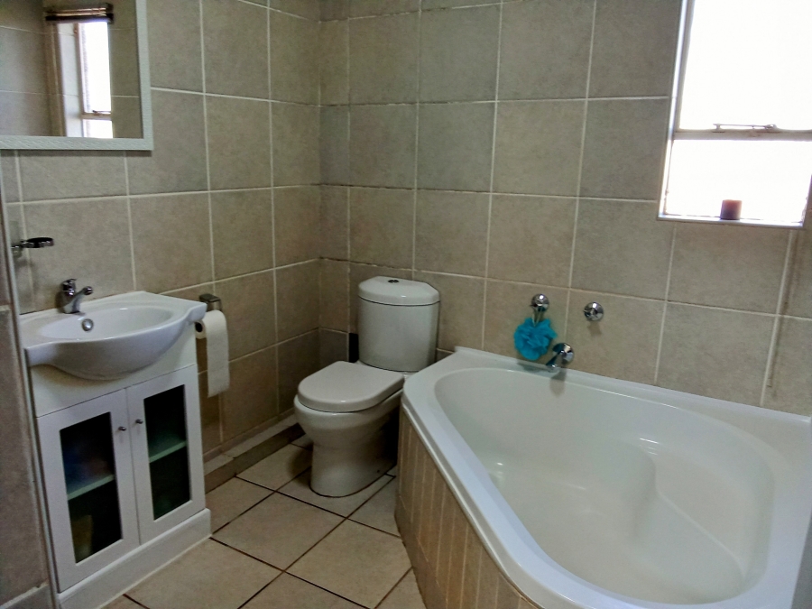 3 Bedroom Property for Sale in Wilro Park Gauteng