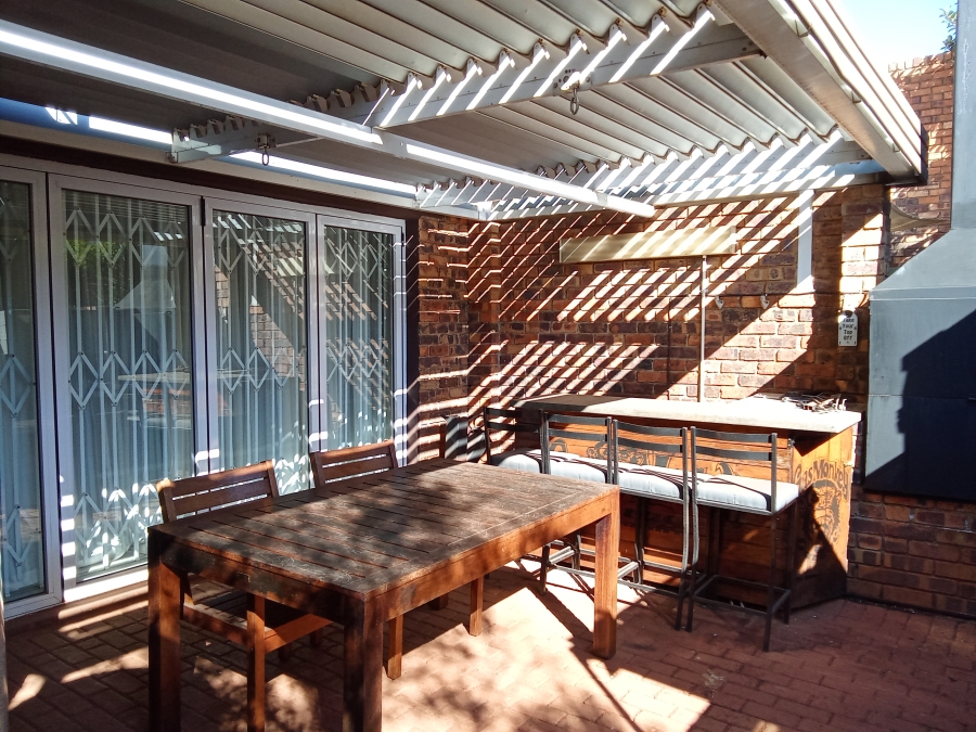 3 Bedroom Property for Sale in Wilro Park Gauteng