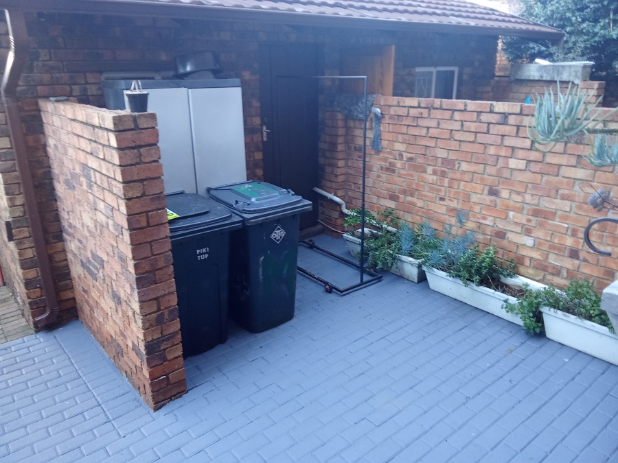 3 Bedroom Property for Sale in Wilro Park Gauteng