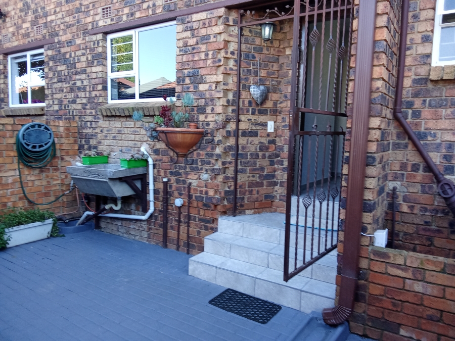 3 Bedroom Property for Sale in Wilro Park Gauteng