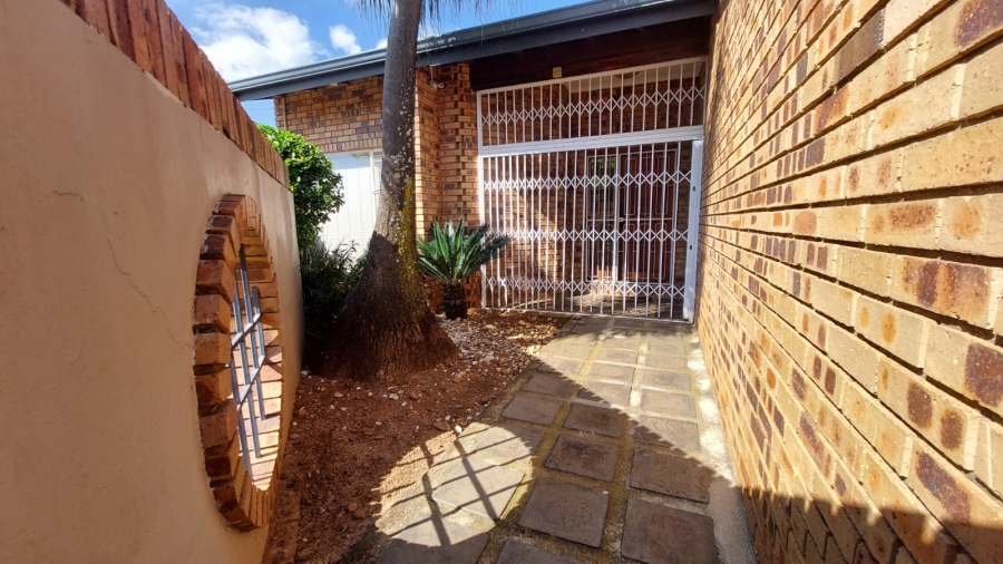 4 Bedroom Property for Sale in Rant En Dal Gauteng