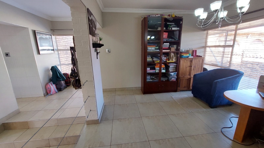 4 Bedroom Property for Sale in Rant En Dal Gauteng