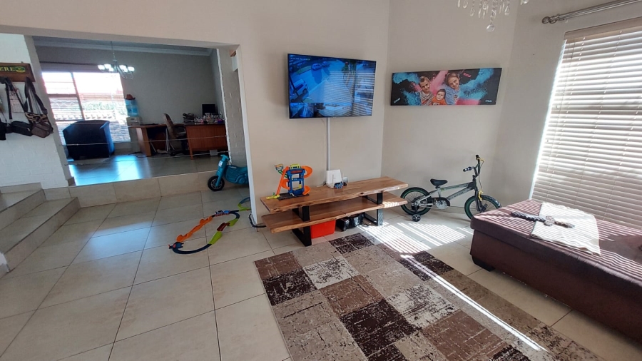 4 Bedroom Property for Sale in Rant En Dal Gauteng