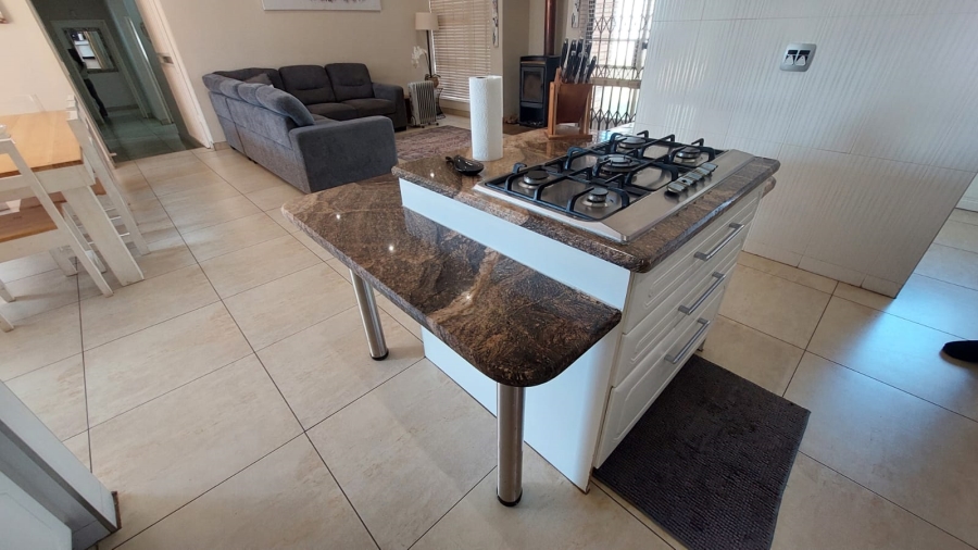 4 Bedroom Property for Sale in Rant En Dal Gauteng