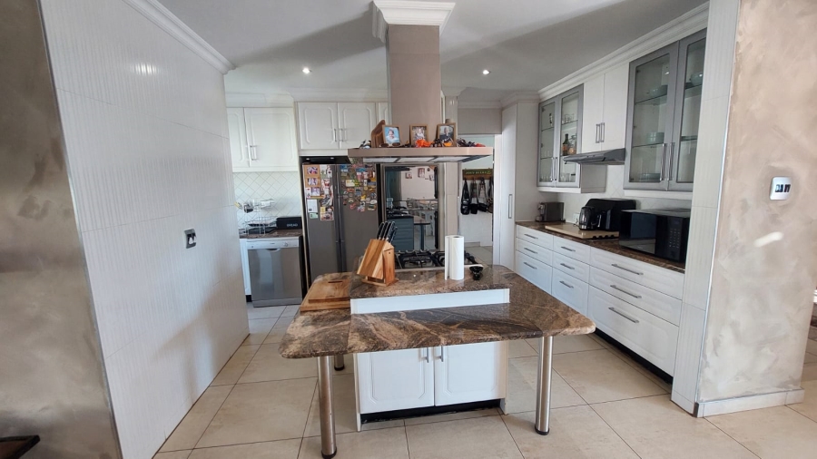 4 Bedroom Property for Sale in Rant En Dal Gauteng