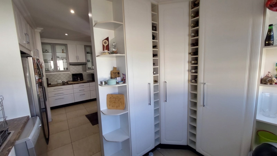 4 Bedroom Property for Sale in Rant En Dal Gauteng