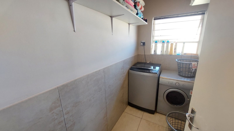 4 Bedroom Property for Sale in Rant En Dal Gauteng