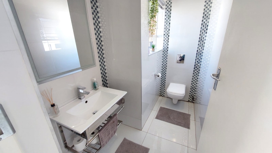 4 Bedroom Property for Sale in Rant En Dal Gauteng