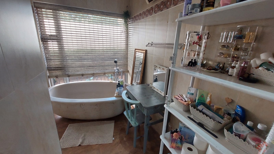 4 Bedroom Property for Sale in Rant En Dal Gauteng