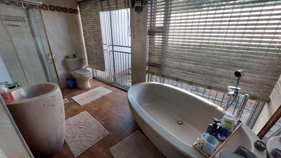 4 Bedroom Property for Sale in Rant En Dal Gauteng