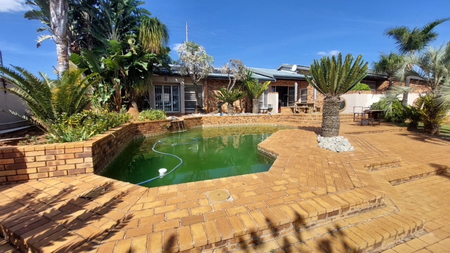 4 Bedroom Property for Sale in Rant En Dal Gauteng