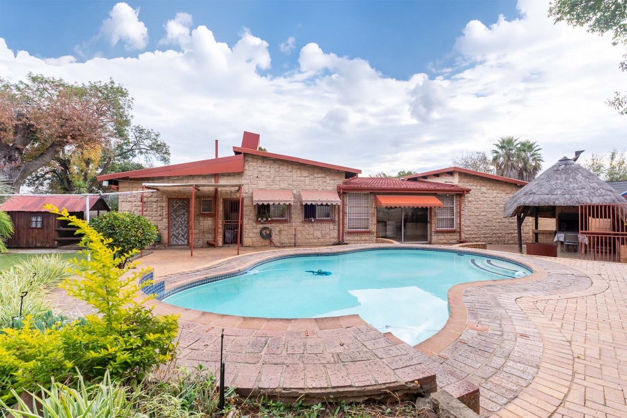 5 Bedroom Property for Sale in Allen Grove Gauteng
