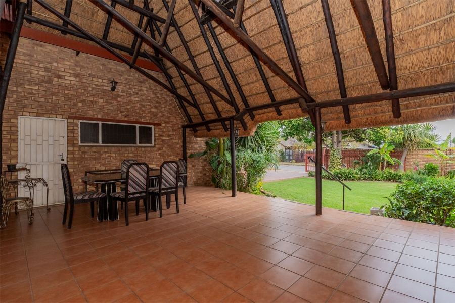5 Bedroom Property for Sale in Allen Grove Gauteng