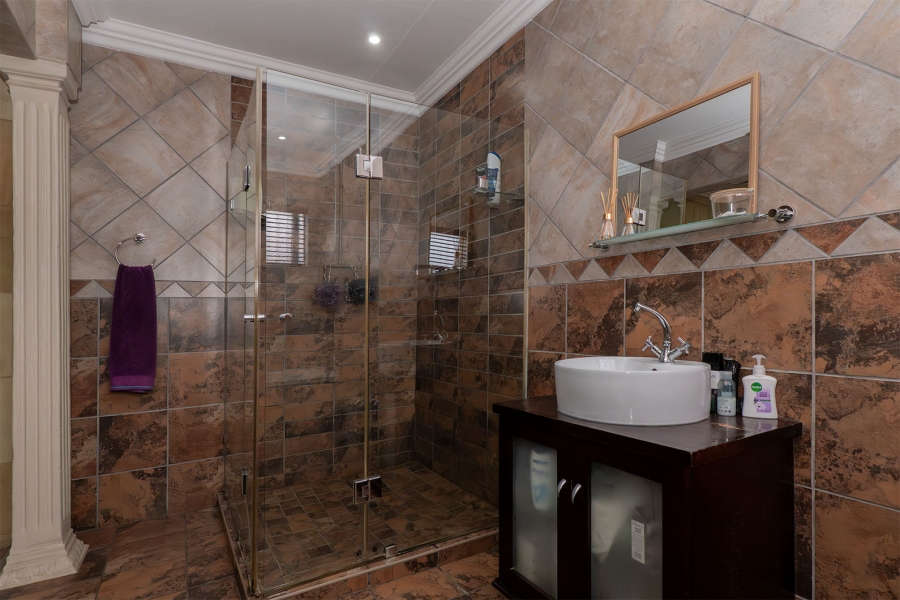 5 Bedroom Property for Sale in Allen Grove Gauteng