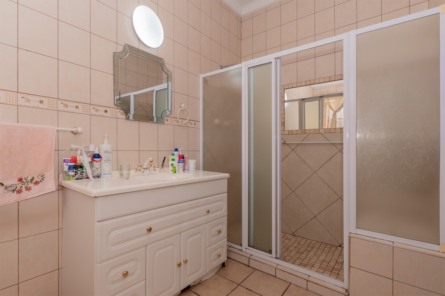 5 Bedroom Property for Sale in Allen Grove Gauteng
