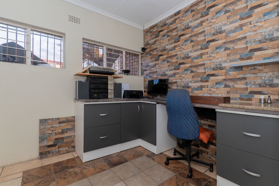5 Bedroom Property for Sale in Allen Grove Gauteng