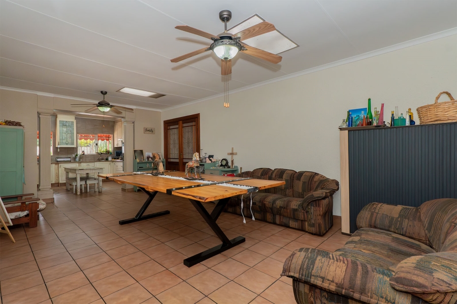 5 Bedroom Property for Sale in Allen Grove Gauteng