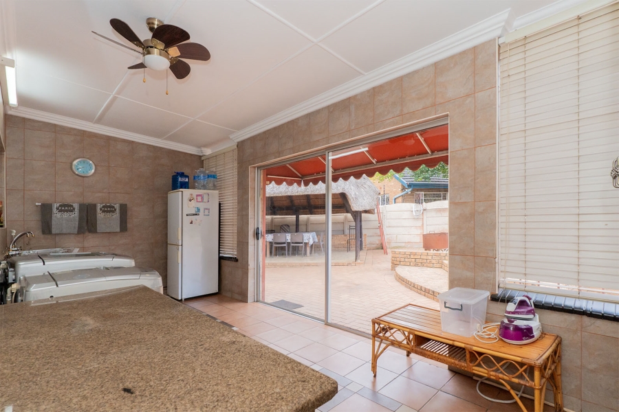 5 Bedroom Property for Sale in Allen Grove Gauteng