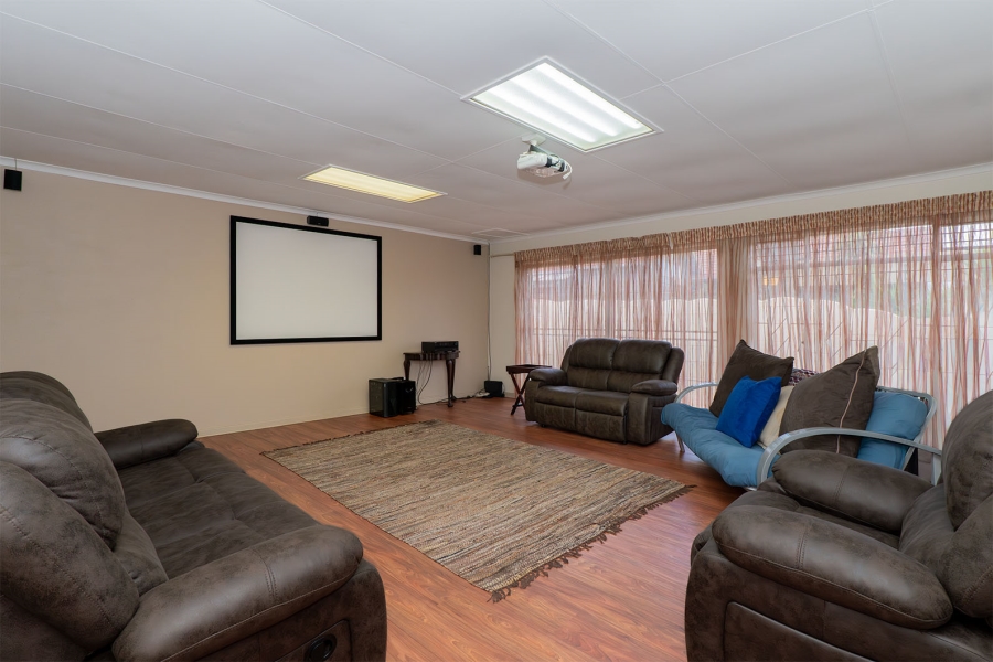 5 Bedroom Property for Sale in Allen Grove Gauteng