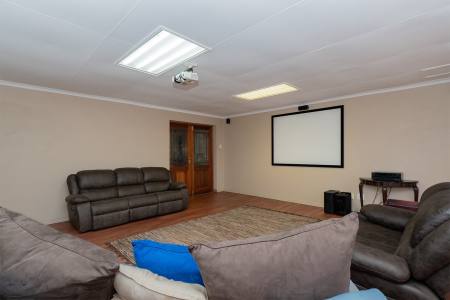 5 Bedroom Property for Sale in Allen Grove Gauteng