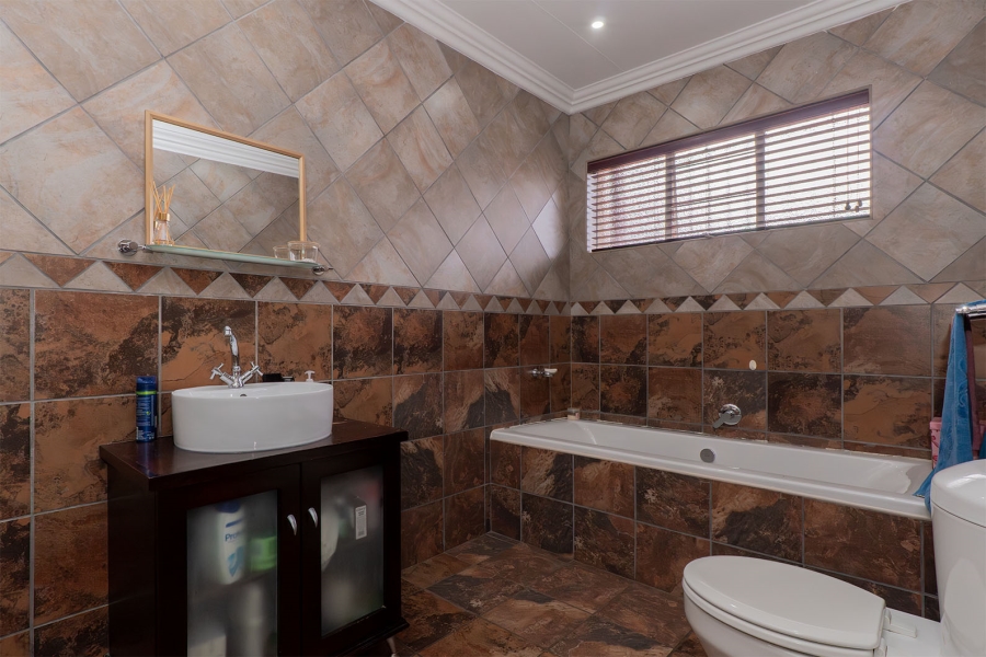 5 Bedroom Property for Sale in Allen Grove Gauteng