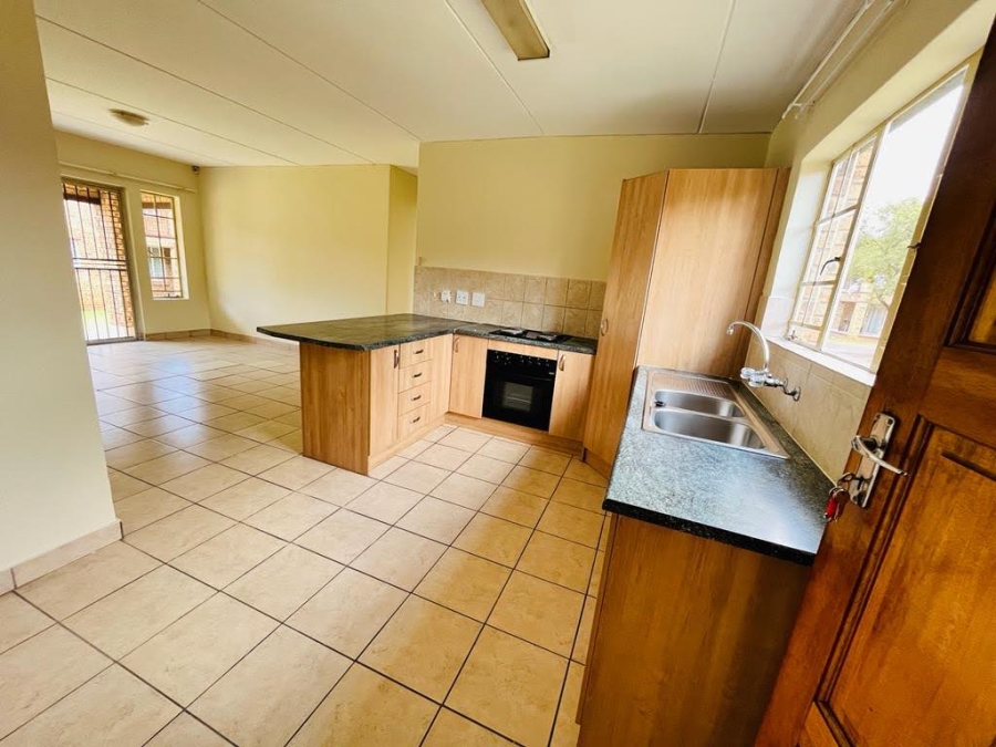 To Let 2 Bedroom Property for Rent in Halfway Gardens Gauteng