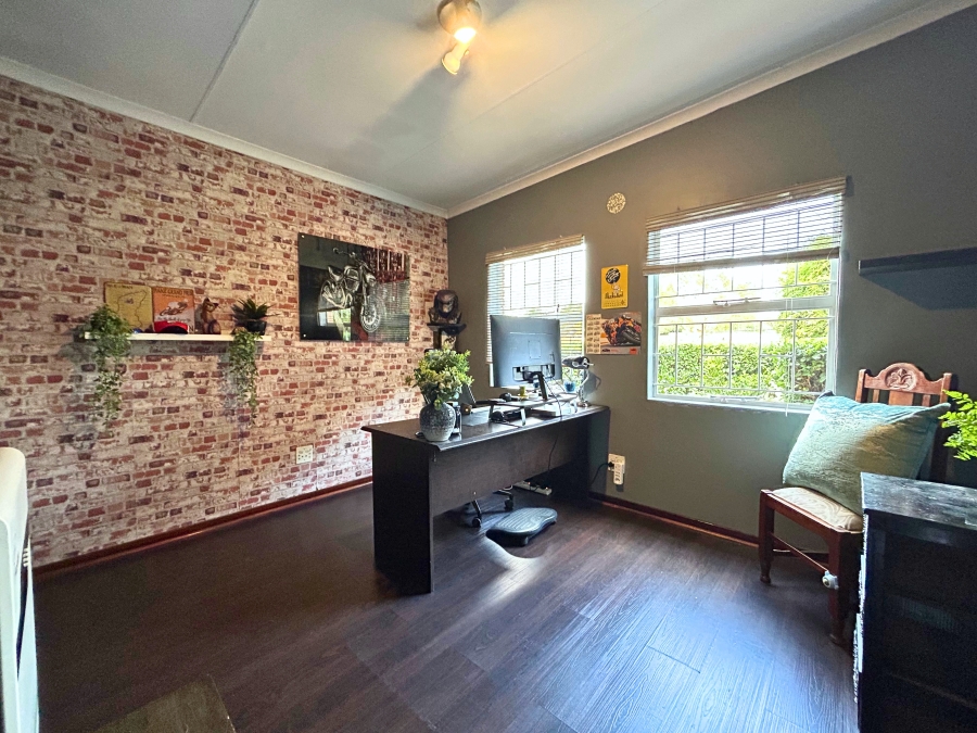3 Bedroom Property for Sale in Eldoraigne Gauteng