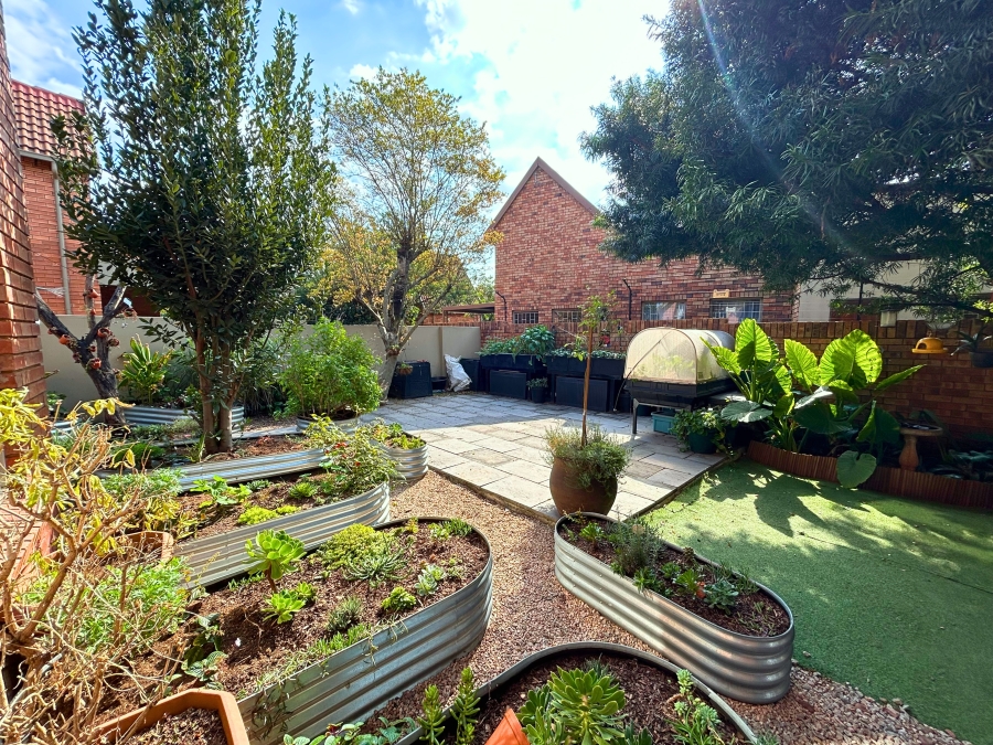 3 Bedroom Property for Sale in Eldoraigne Gauteng
