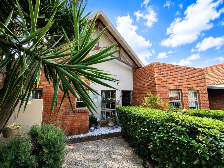 3 Bedroom Property for Sale in Eldoraigne Gauteng