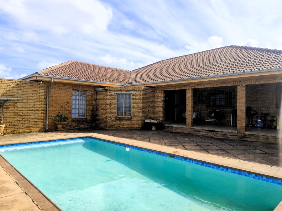 3 Bedroom Property for Sale in Roodepoort AH Gauteng
