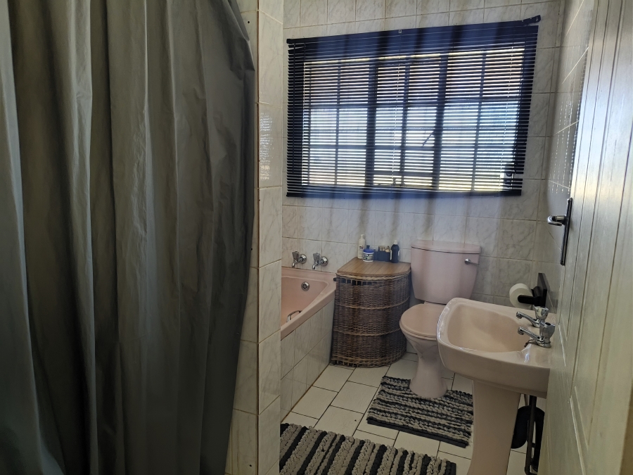 3 Bedroom Property for Sale in Roodepoort AH Gauteng