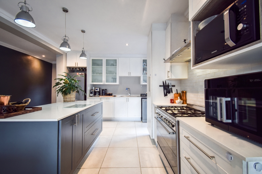 3 Bedroom Property for Sale in Garsfontein Gauteng