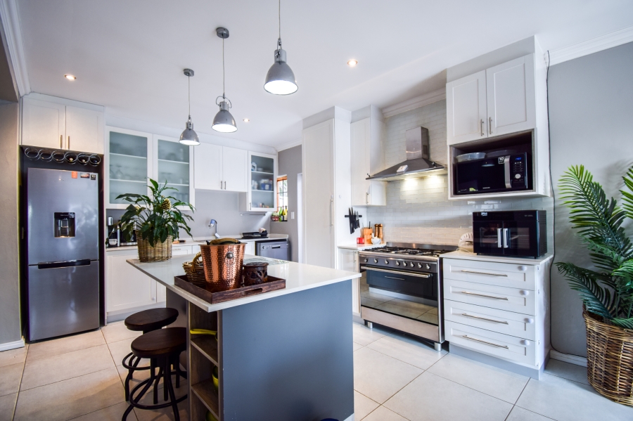 3 Bedroom Property for Sale in Garsfontein Gauteng