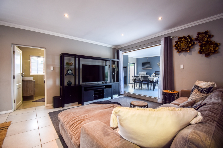3 Bedroom Property for Sale in Garsfontein Gauteng