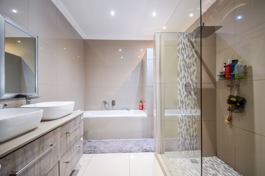 3 Bedroom Property for Sale in Garsfontein Gauteng
