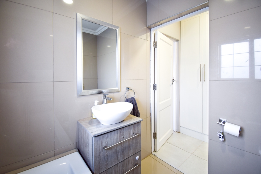 3 Bedroom Property for Sale in Garsfontein Gauteng