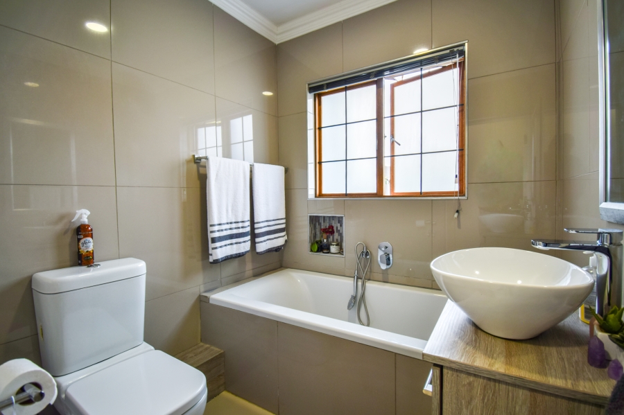 3 Bedroom Property for Sale in Garsfontein Gauteng