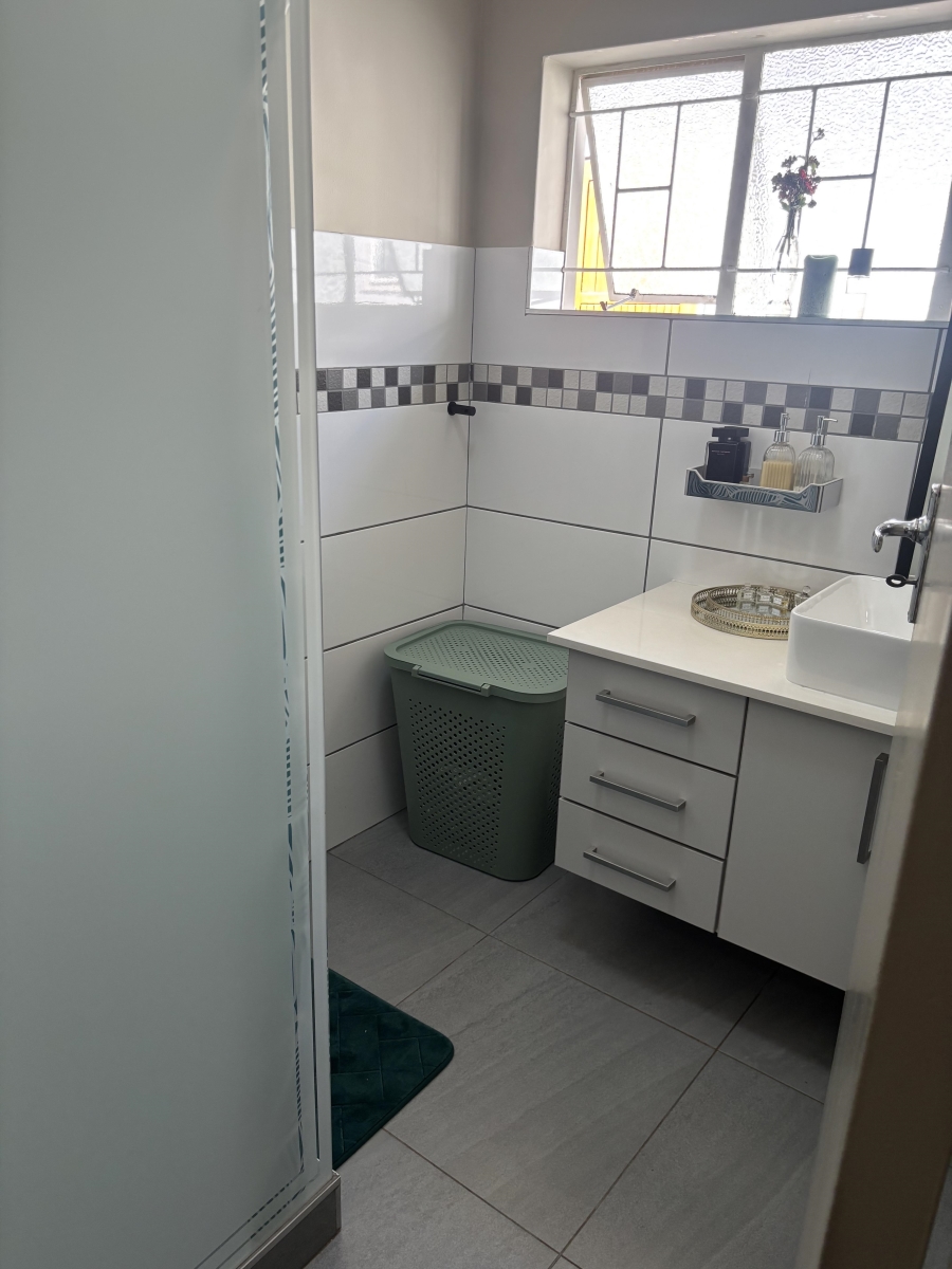 To Let 4 Bedroom Property for Rent in Nieuw Muckleneuk Gauteng