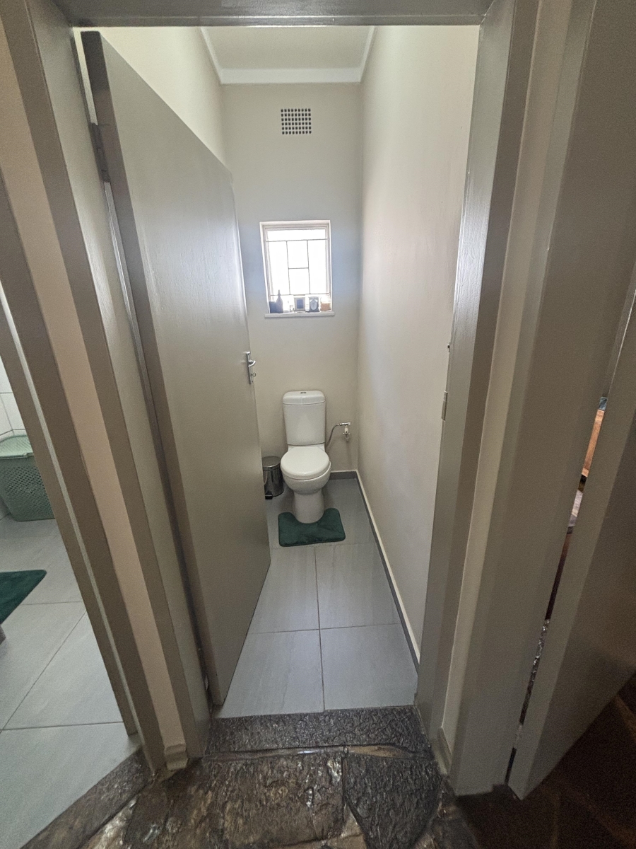 To Let 4 Bedroom Property for Rent in Nieuw Muckleneuk Gauteng