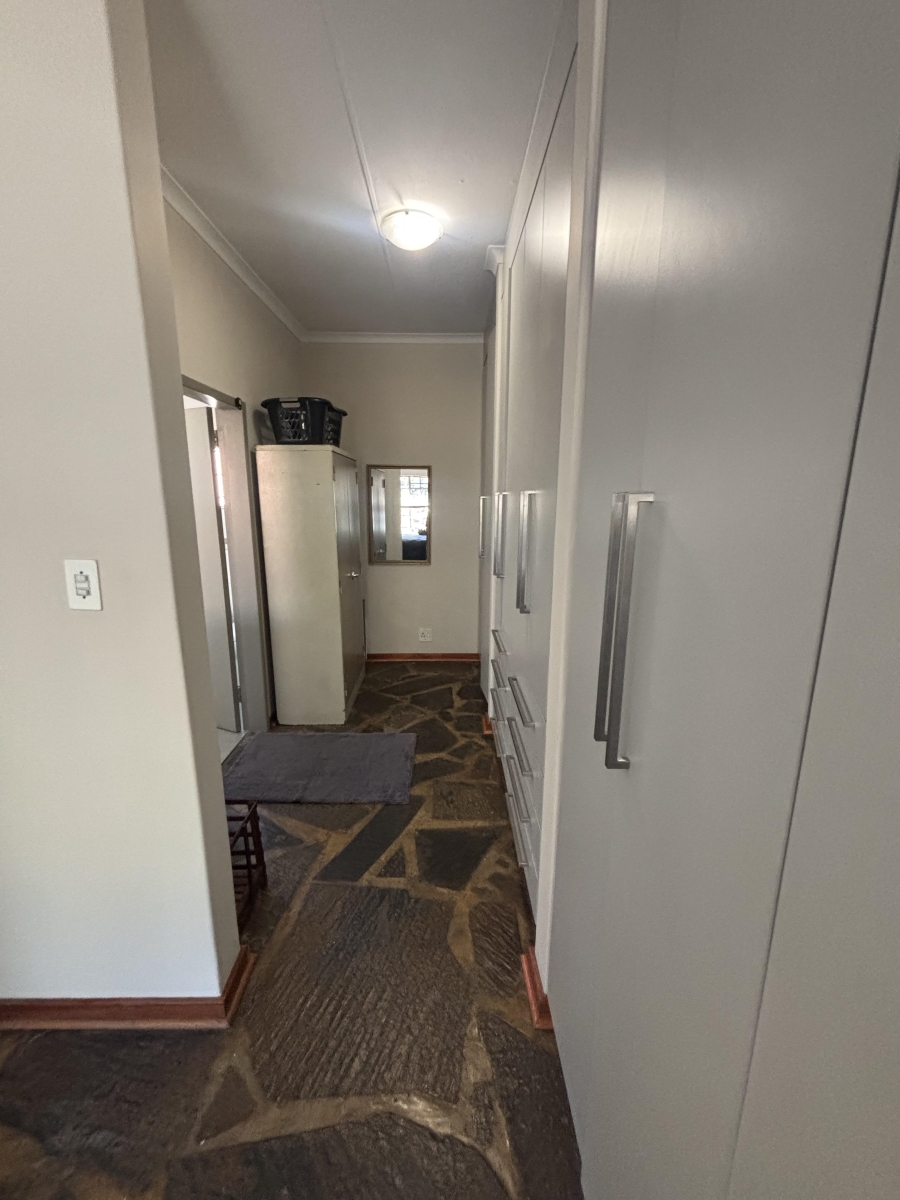 To Let 4 Bedroom Property for Rent in Nieuw Muckleneuk Gauteng