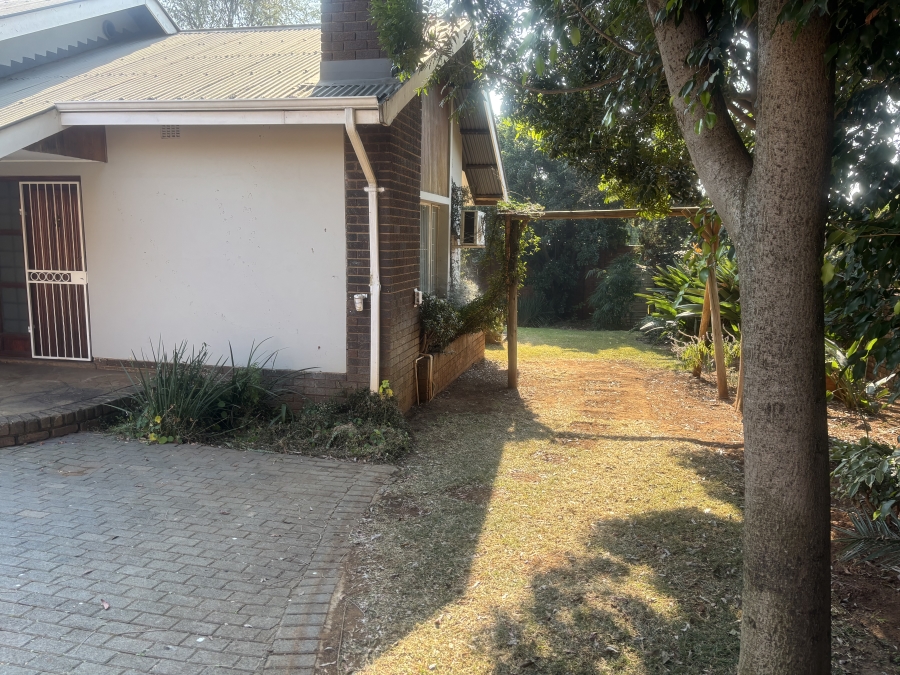 To Let 4 Bedroom Property for Rent in Nieuw Muckleneuk Gauteng