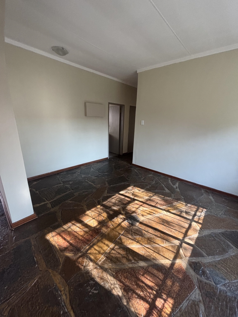 To Let 4 Bedroom Property for Rent in Nieuw Muckleneuk Gauteng