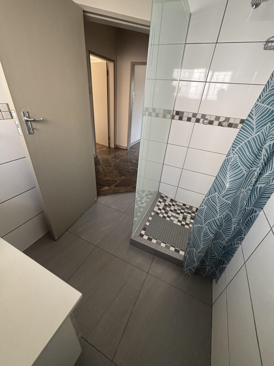 To Let 4 Bedroom Property for Rent in Nieuw Muckleneuk Gauteng
