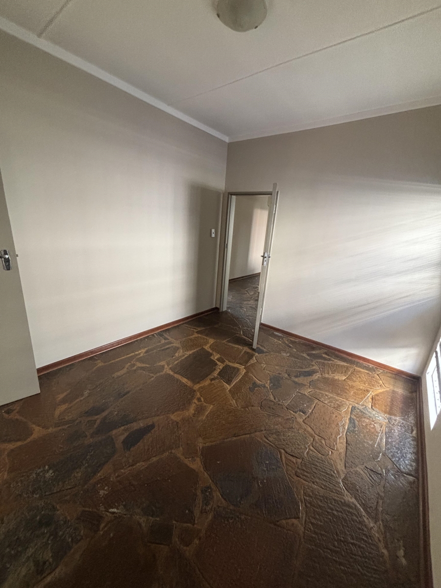 To Let 4 Bedroom Property for Rent in Nieuw Muckleneuk Gauteng